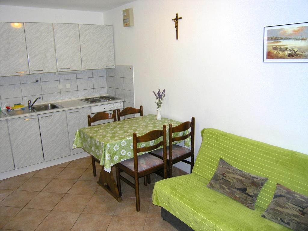 קרק Apartmani Dolencic מראה חיצוני תמונה