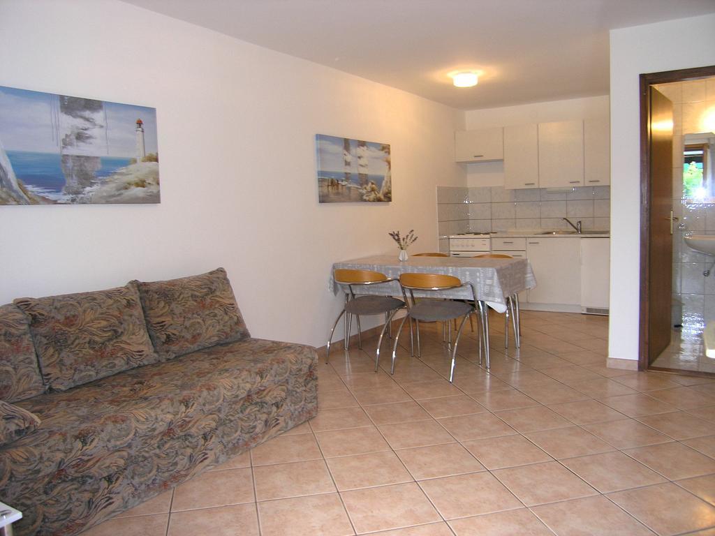 קרק Apartmani Dolencic מראה חיצוני תמונה