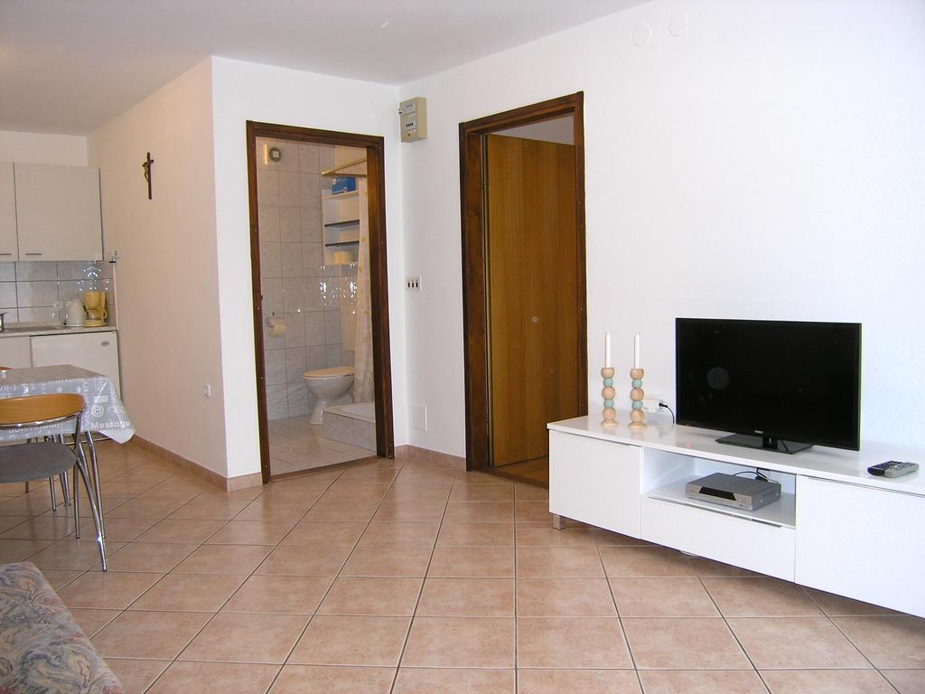 קרק Apartmani Dolencic מראה חיצוני תמונה