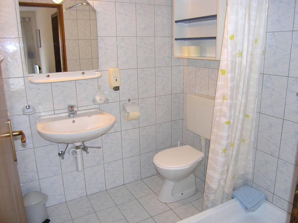 קרק Apartmani Dolencic מראה חיצוני תמונה