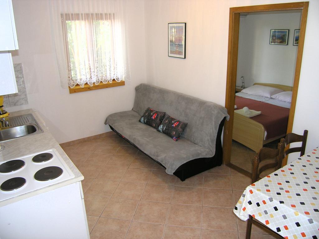 קרק Apartmani Dolencic מראה חיצוני תמונה