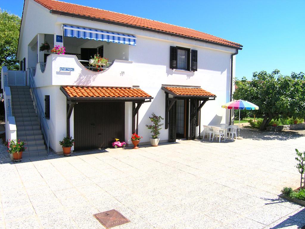 קרק Apartmani Dolencic מראה חיצוני תמונה