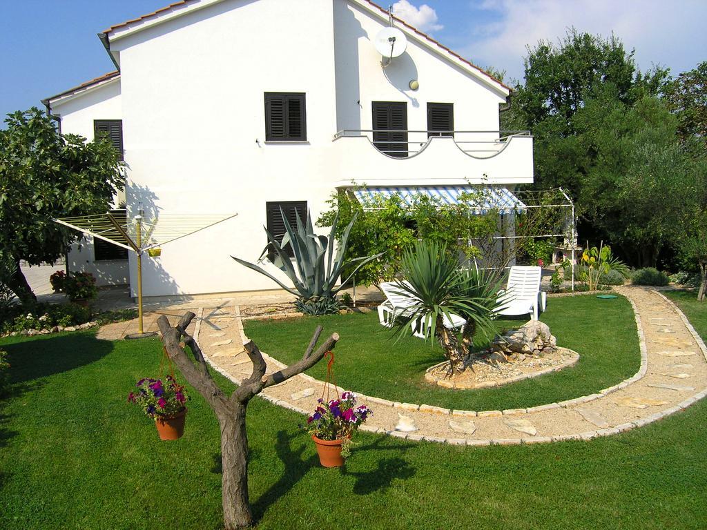 קרק Apartmani Dolencic מראה חיצוני תמונה