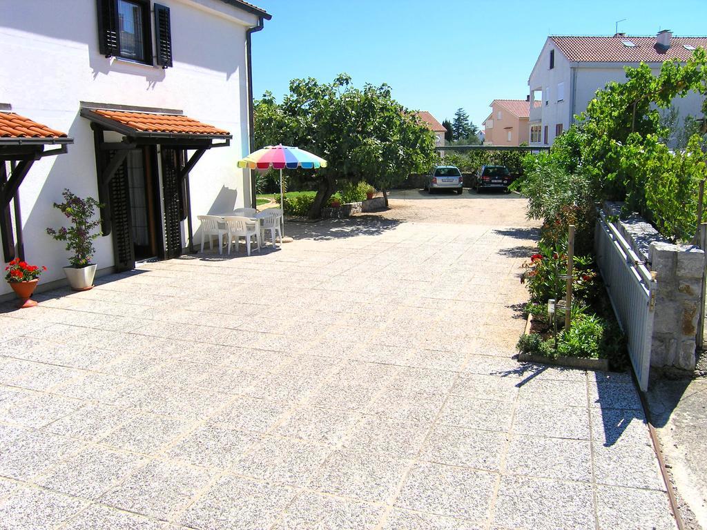קרק Apartmani Dolencic מראה חיצוני תמונה